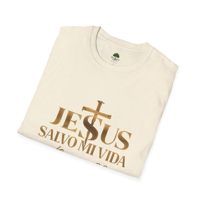Romanos 5:8 Jesus Salvo Mi Vida T-Shirt
